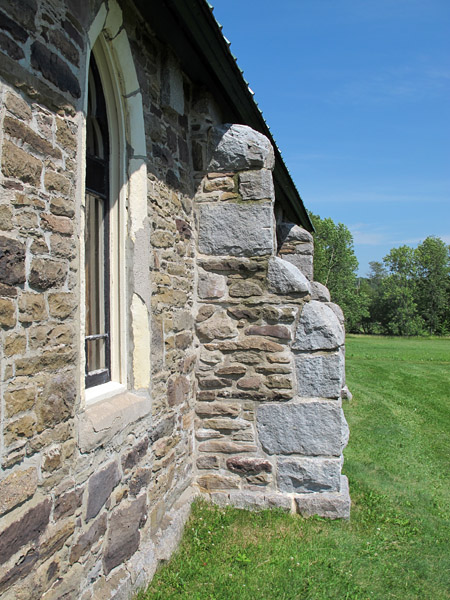 On a buttress of the Jemseg Church, the facing of local sandstone and armouring with Hampstead Granite (above) can be contrasted with the Rainsford Sandstone with Grindstone Island Sandstone armouring on Christ Church Cathedral in Fredericton (below).